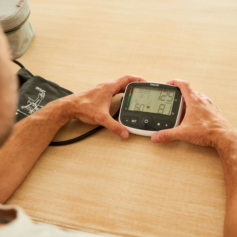 Ramenný tlakomer BEURER BM 40 s napájacím adaptérom
