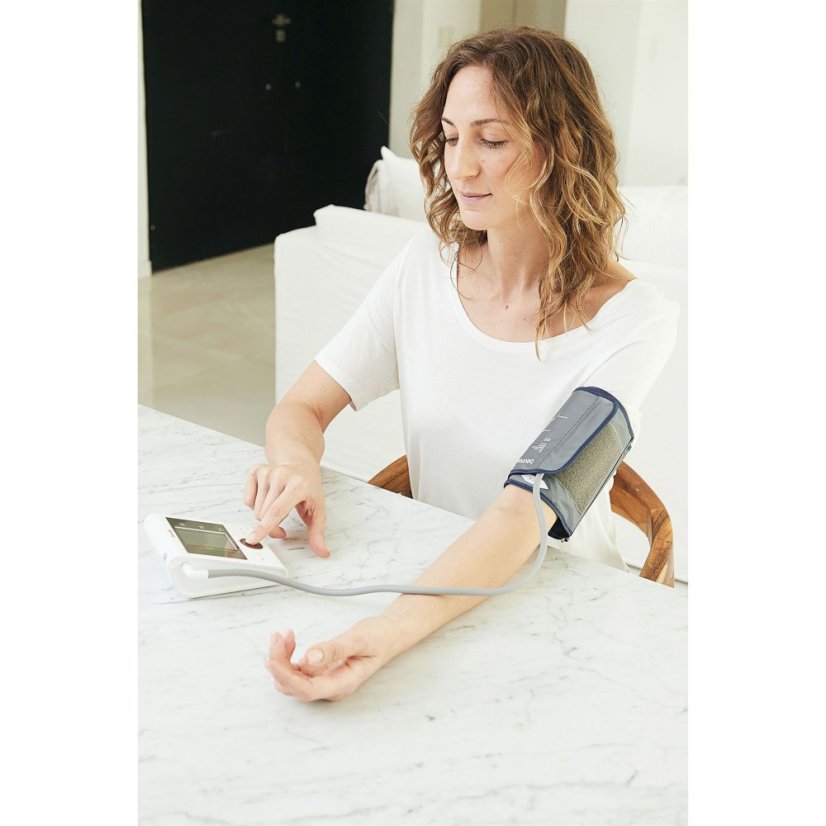 Tlakomer BEURER BM 28 so sieťovým adaptérom